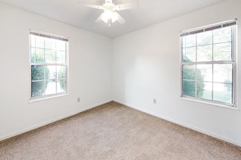 4027 North Bennington Ave. 1-2 Beds Apartment for Rent - Photo Gallery 149