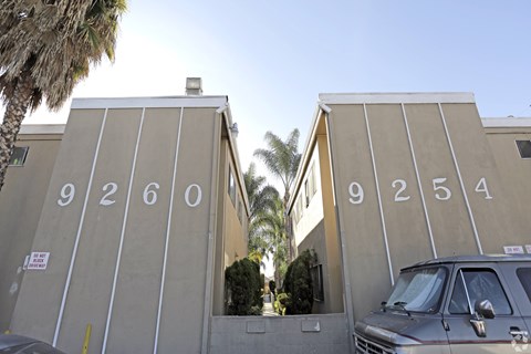 A building with the numbers 9260 on the left side and 9254 on the right side.