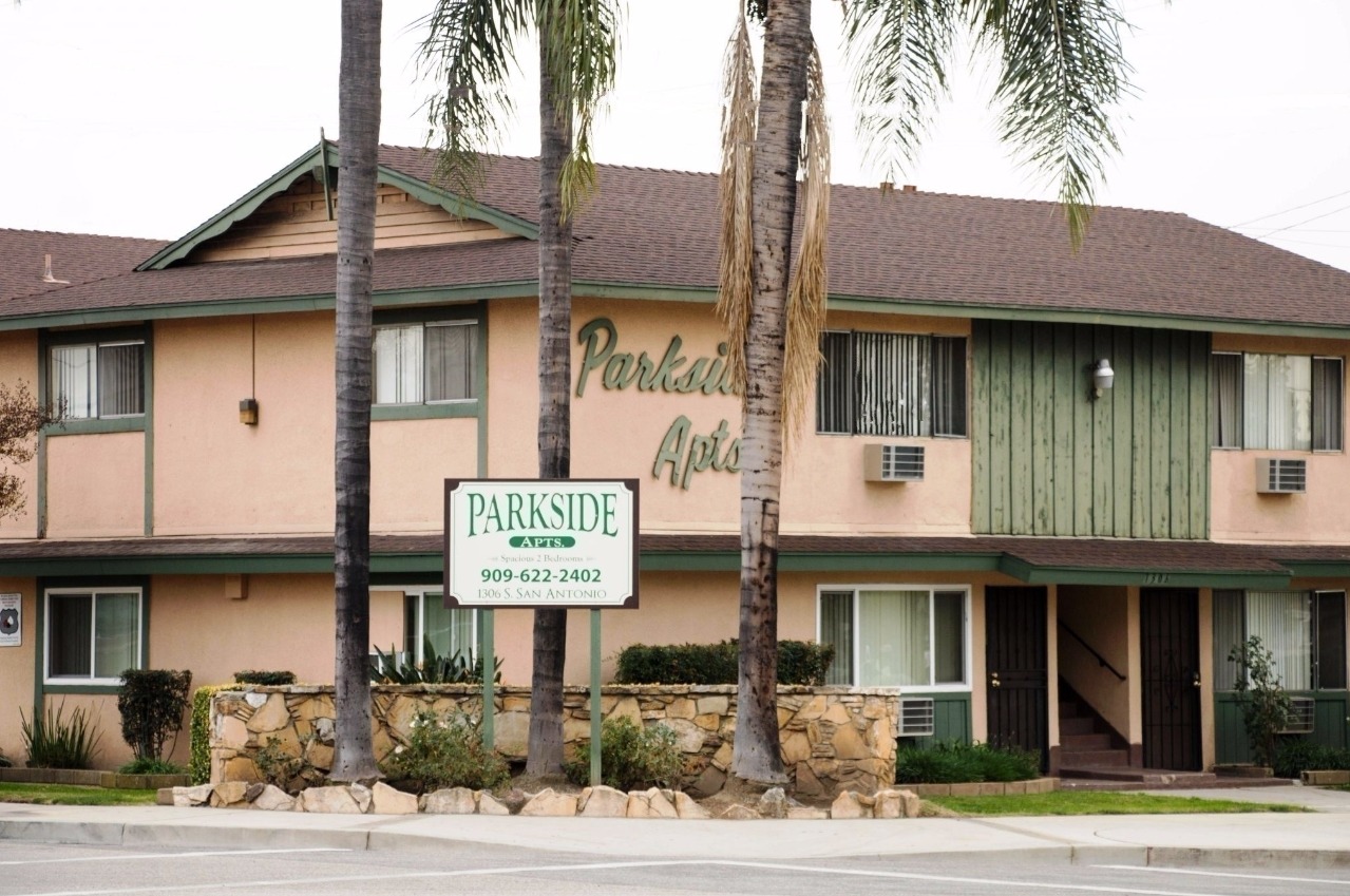 A building with a sign that says Parkside Apartments.