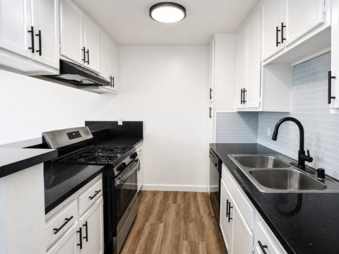 1212-1216 W. Gardena Blvd Studio Apartment for Rent