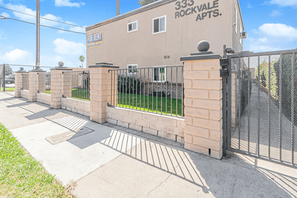 A brown building with a sign that says 333 Rock Apts.