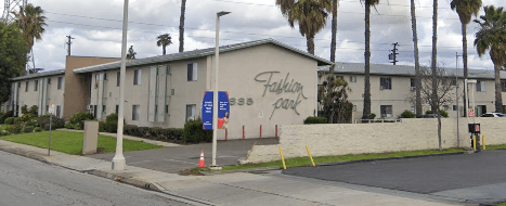 A building with a sign that says Fashion Park.