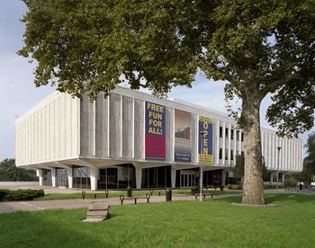 A building with a sign that says "Free Fun for All".