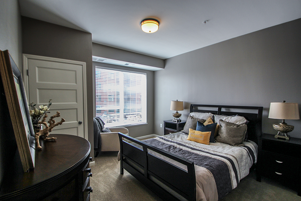 Spacious Bedroom with Natural Sunlight  at Victoria Park and V2 Apartments, St. Paul