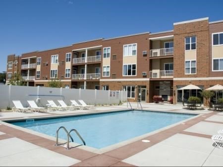 swimming pool at waterford commons