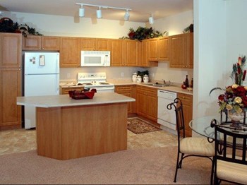 1735 Graham Avenue 1-2 Beds Apartment for Rent - Photo Gallery 6