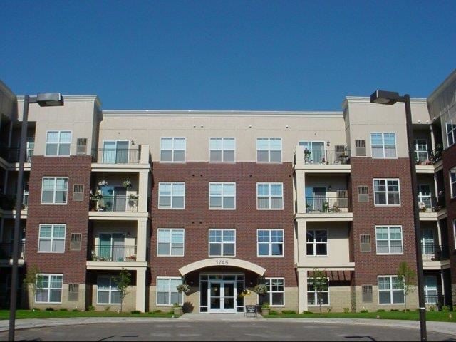 1735 Graham Avenue 1-2 Beds Apartment for Rent - Photo Gallery 1