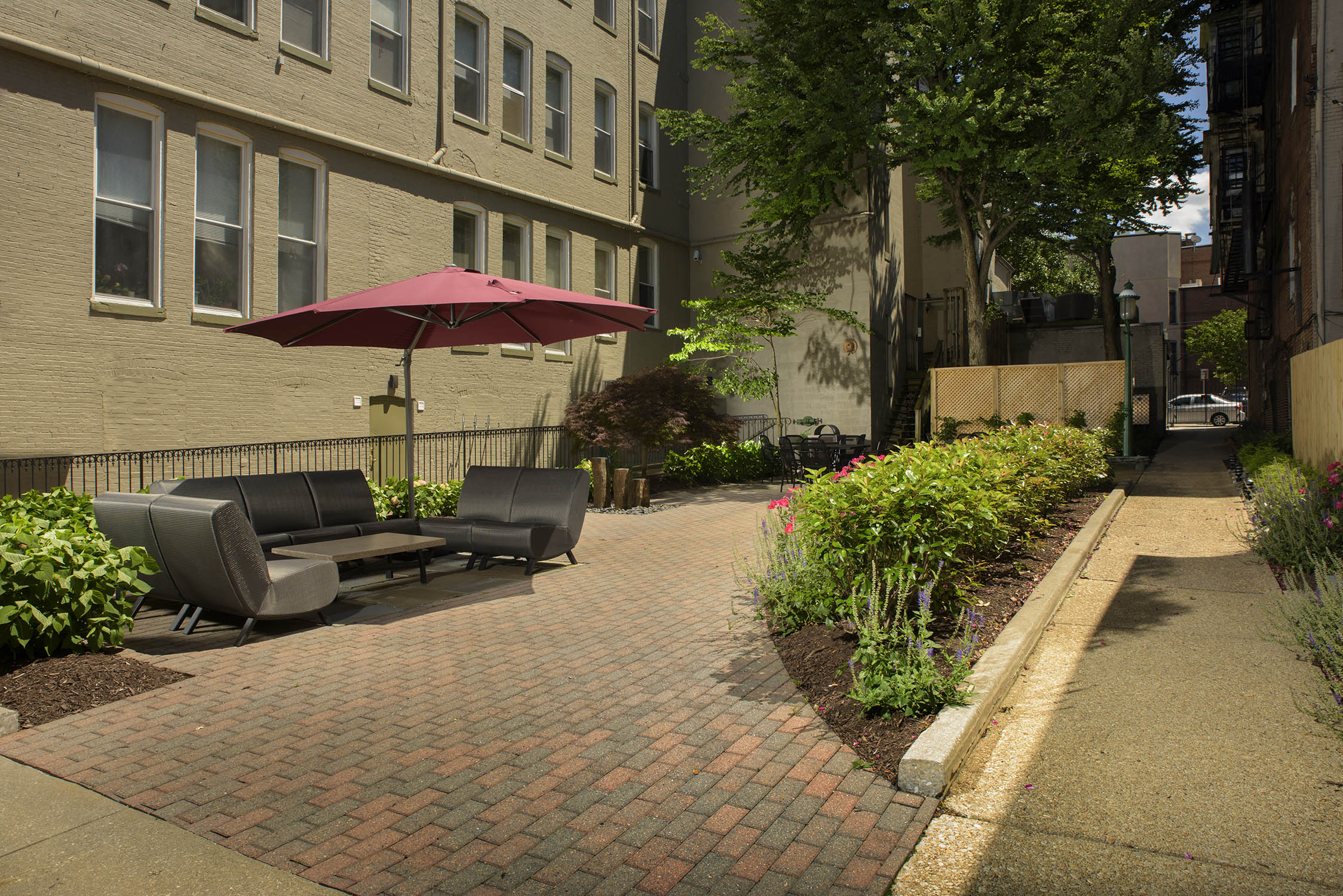 Beautifully Renovated Courtyard