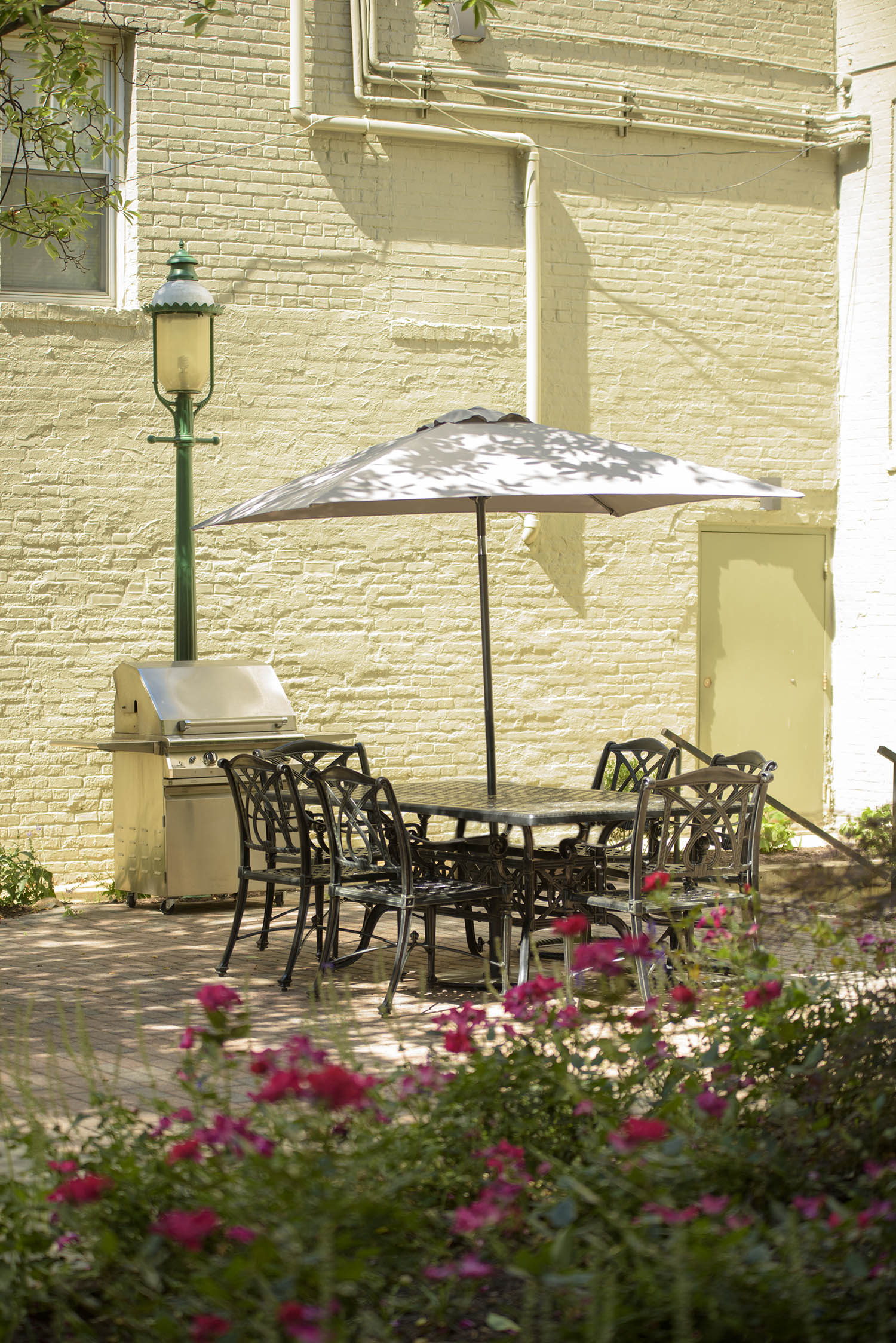 Beautifully Renovated Courtyard