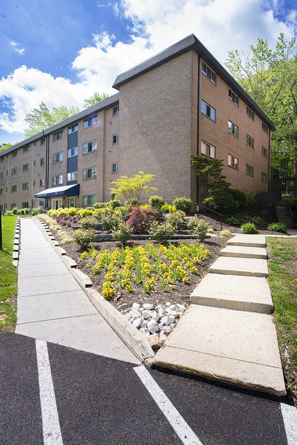 Exterior Leasing Office at Somerset at Towson Apartments, Towson, 21204