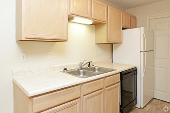 1274 Deerfield Blvd 1-3 Beds Apartment for Rent - Photo Gallery 8