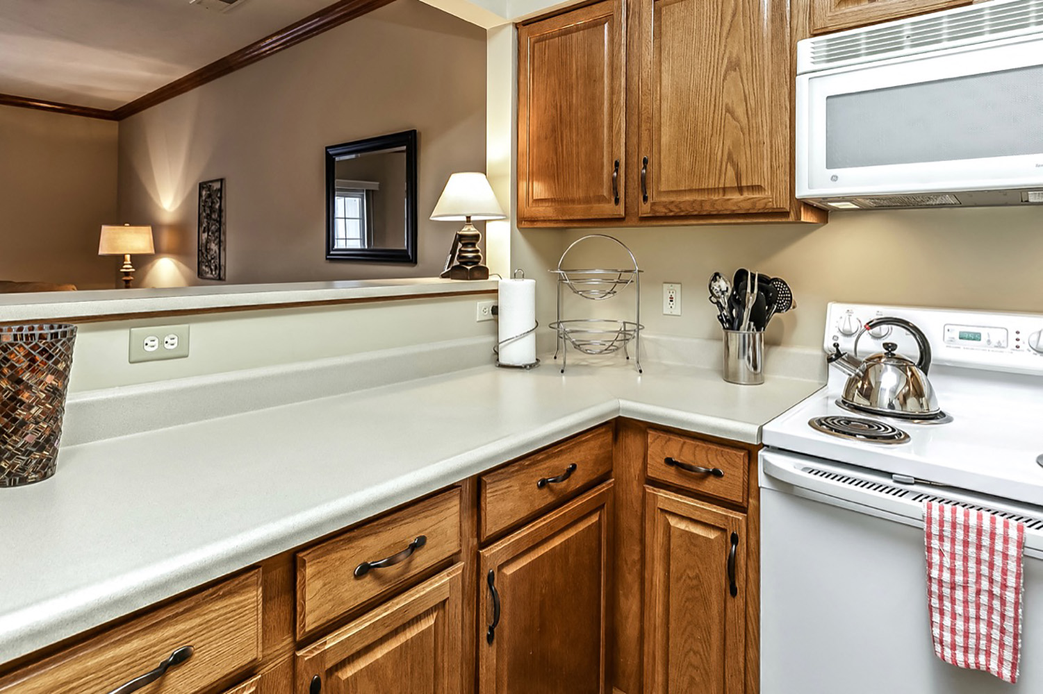 Lakeside Hills Apartments Kitchen