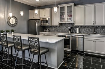 Lakeside Hills Apartments Clubhouse - Photo Gallery 32