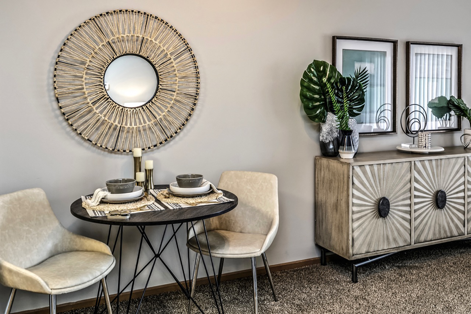 Dining area at Southwest Gables Apartments, Omaha NE