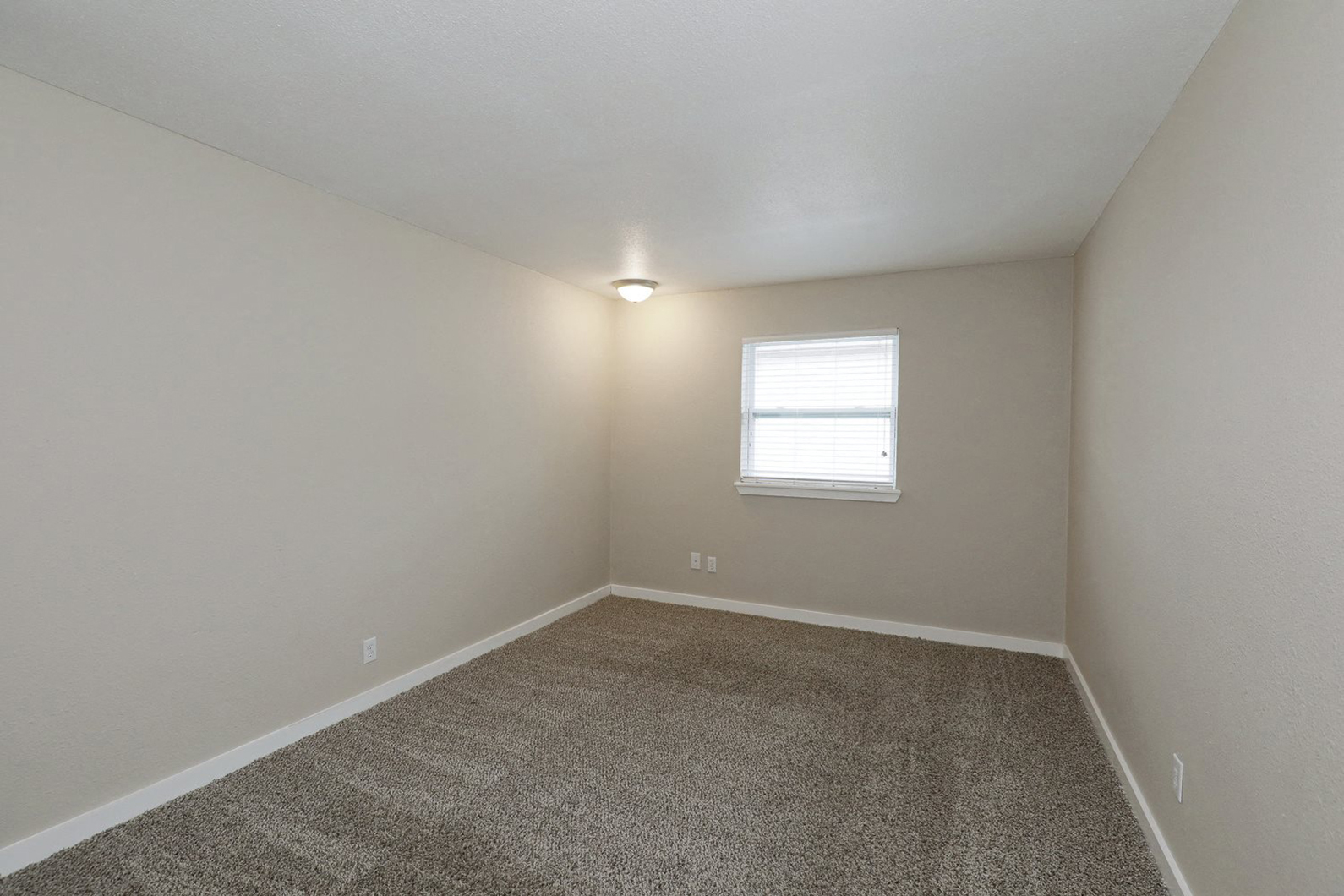 Studio, one and two bedroom apartment homes at Bennett Pointe Apartments in Edmond, OK