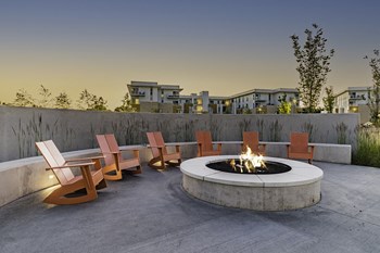 Outdoor firepit at Crystal Flats in Bentonville, AR - Photo Gallery 2