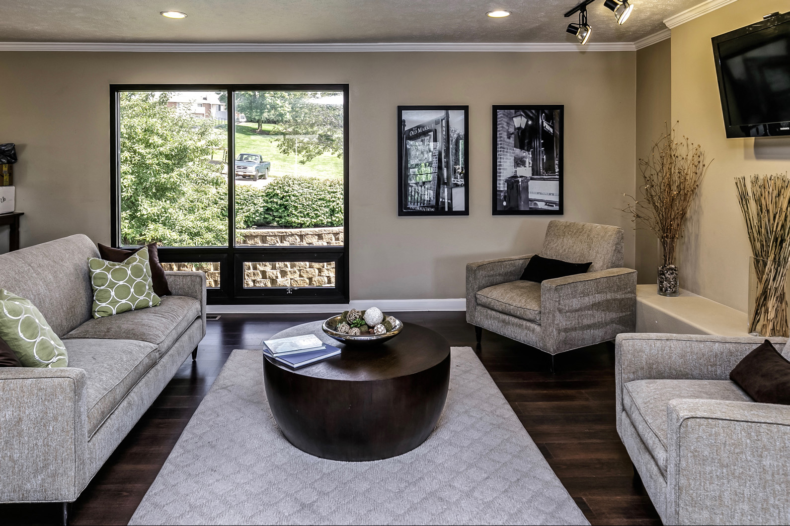 Clubhouse sitting area at Club at Highland Park Apartments, Omaha, NE