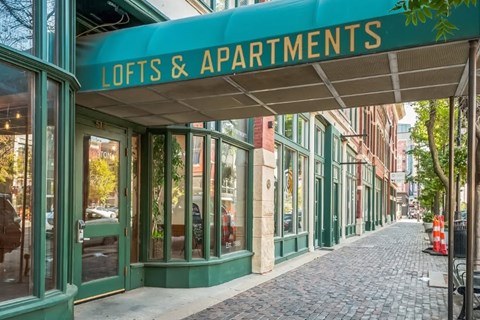 A green building with the words