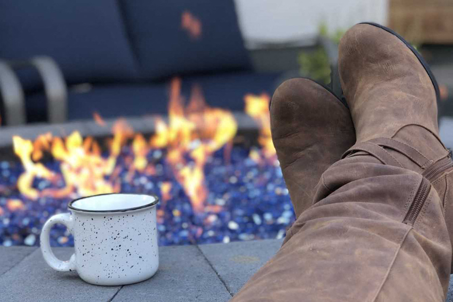 Lounging Casually Outside at Briar Hills, Omaha, 68118