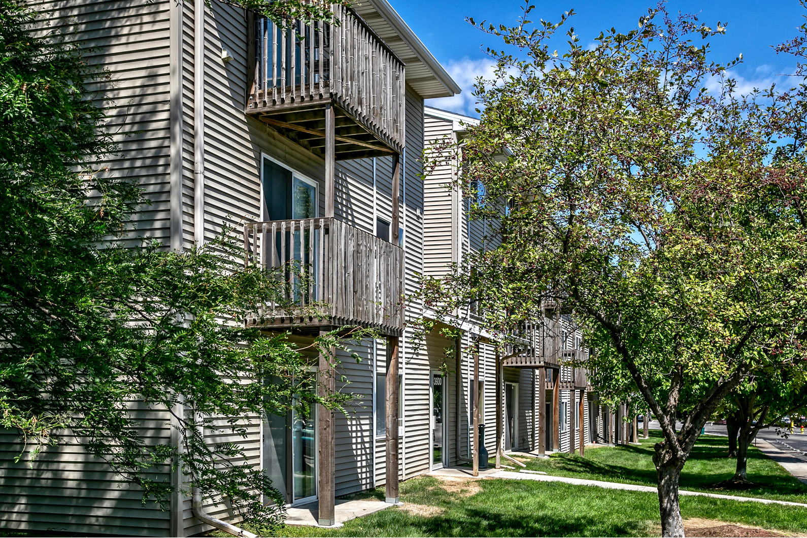 Building exterior at Fox Valley Apartments in Omaha, NE