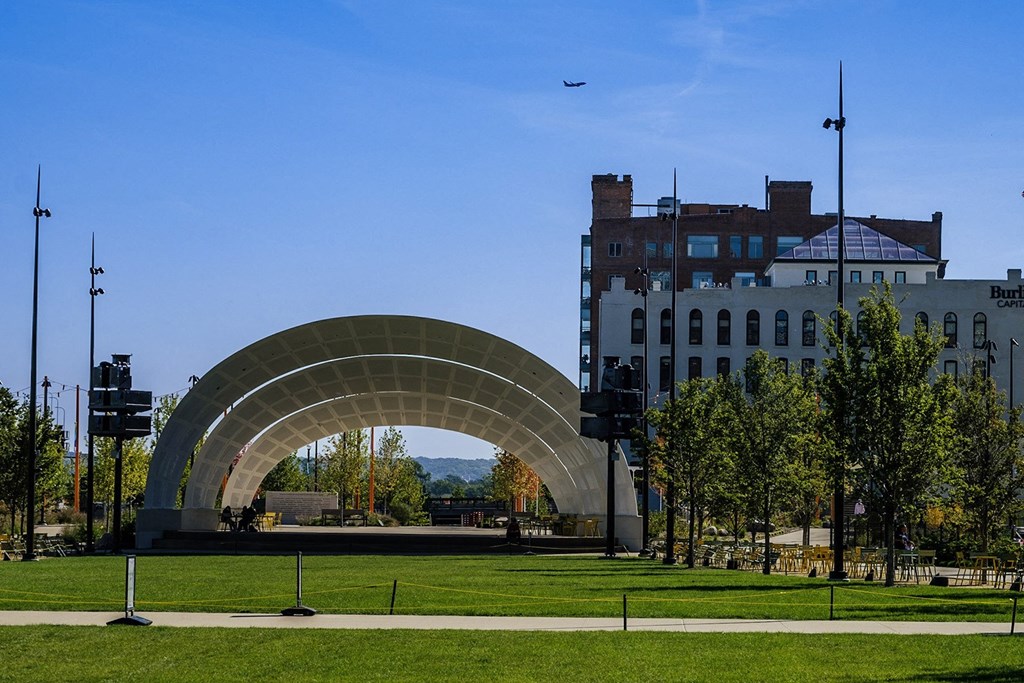 Live right next to the Gene Leahy Riverfront Redevelopment at The Greenhouse Apartments in Omaha, NE