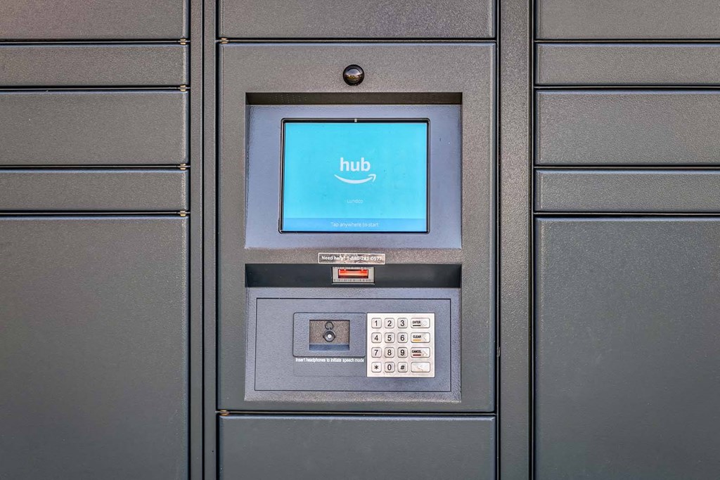 Amazon Hub at Lakeview Park Apartments, Lincoln, NE