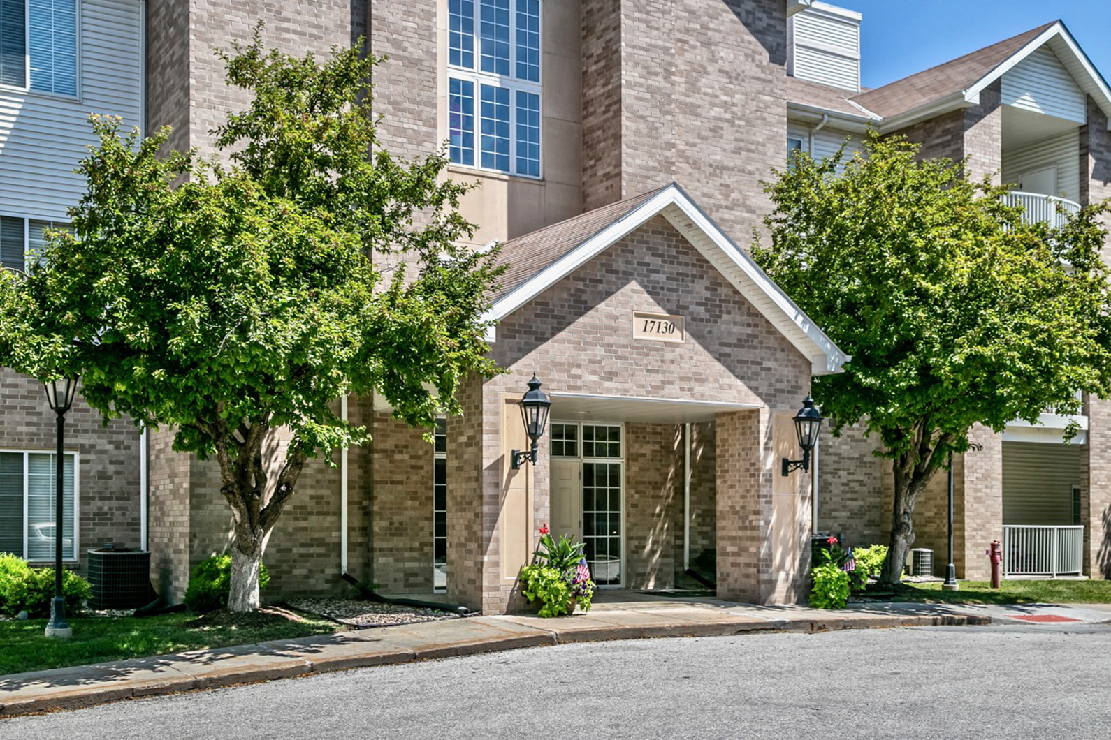 Lakeside Hills Apartments Clubhouse Exterior