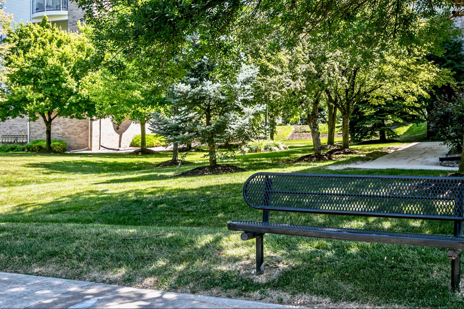 Lakeside Hills Apartments Landscaping