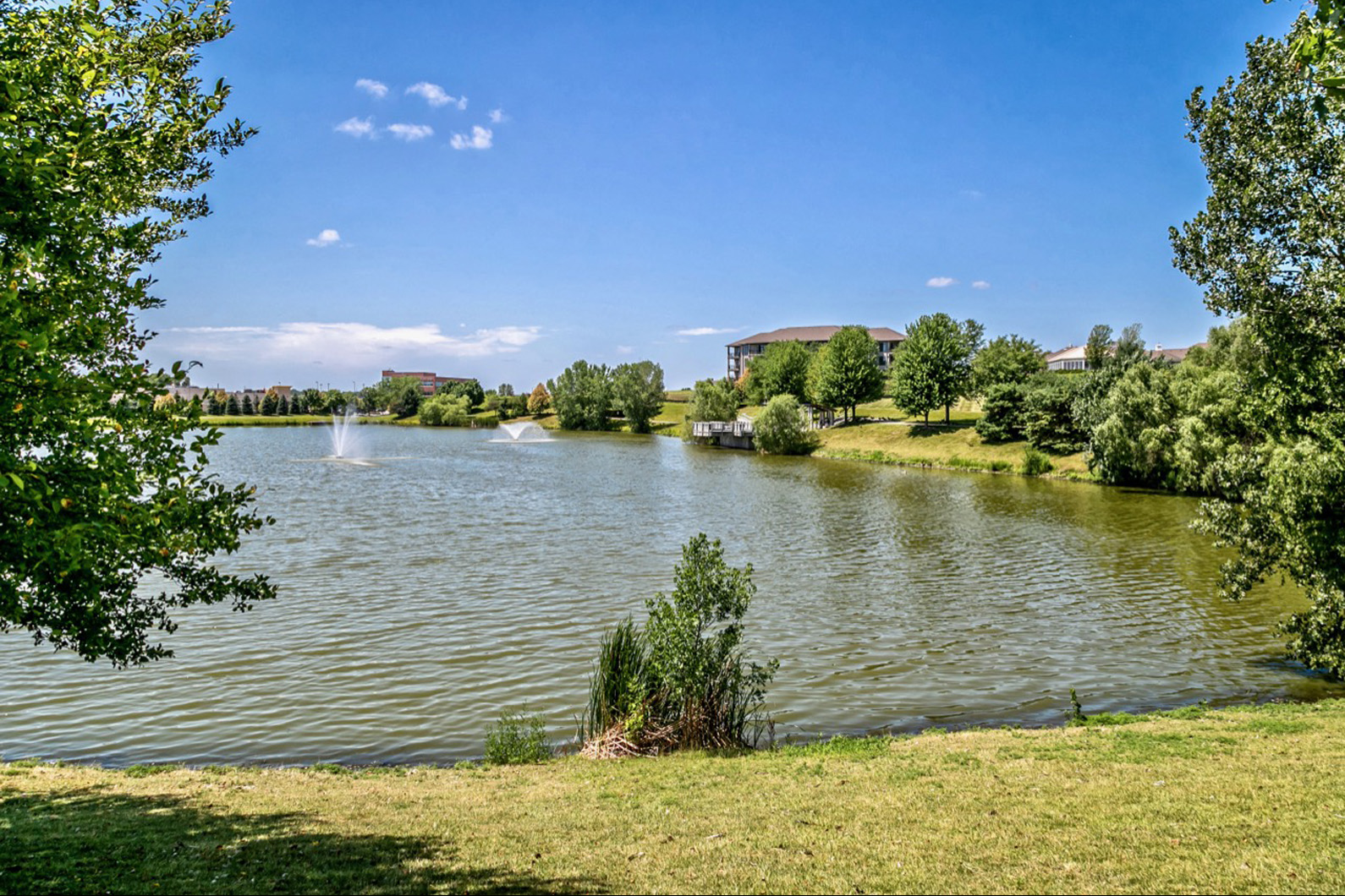 Lakeside Hills Apartments Lake View