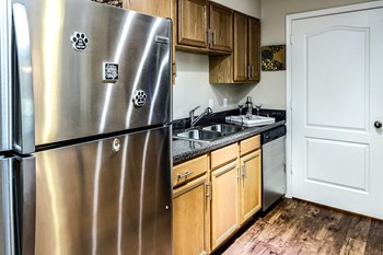 Fully Furnished Kitchen With Stainless Steel Appliances Fully Furnished Kitchen With Stainless Steel Appliances at The Larimore, Nebraska, 68164 - Photo Gallery 4