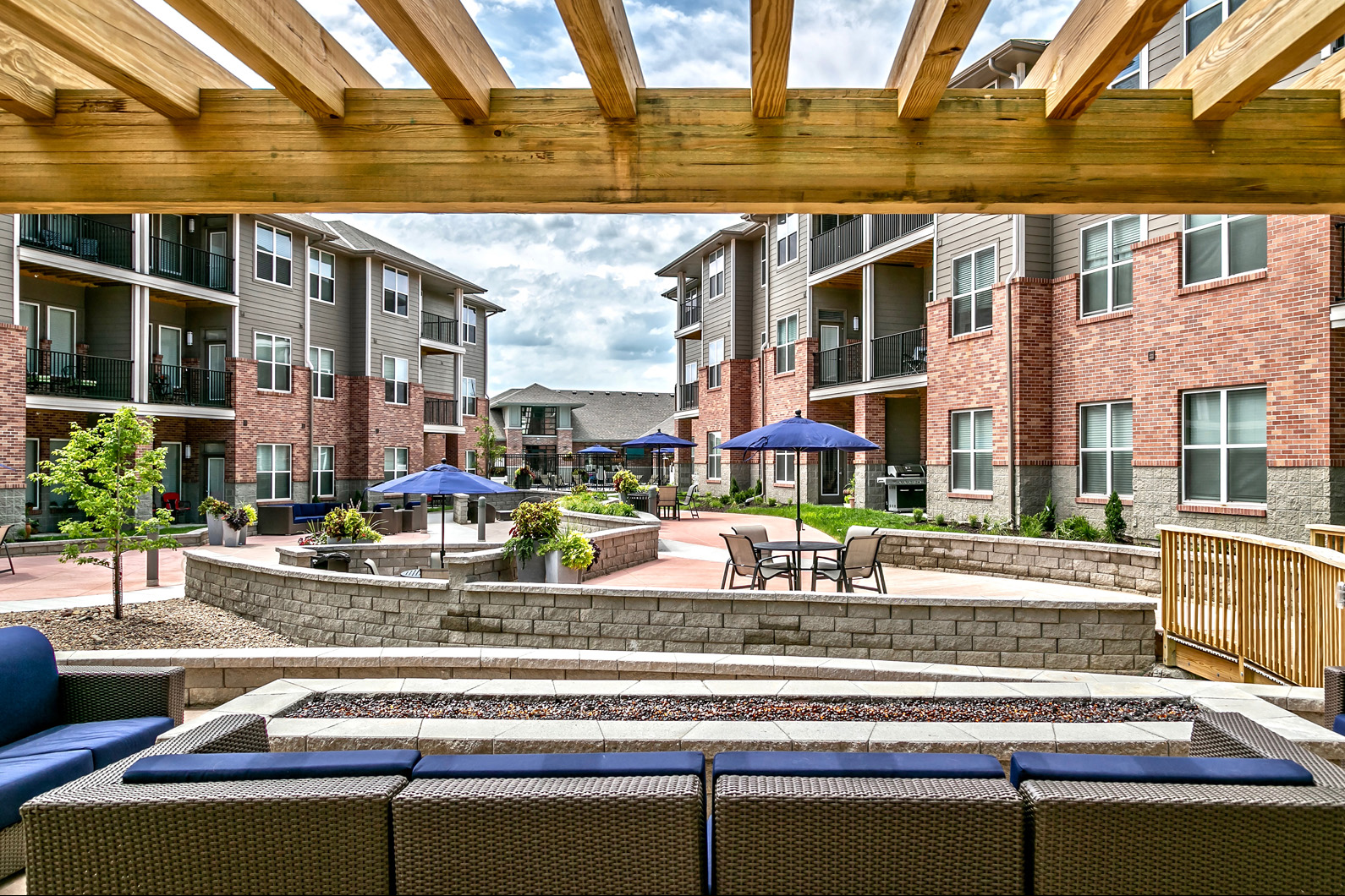 Courtyard at The Apartments at Lux 96 in Papillion, NE