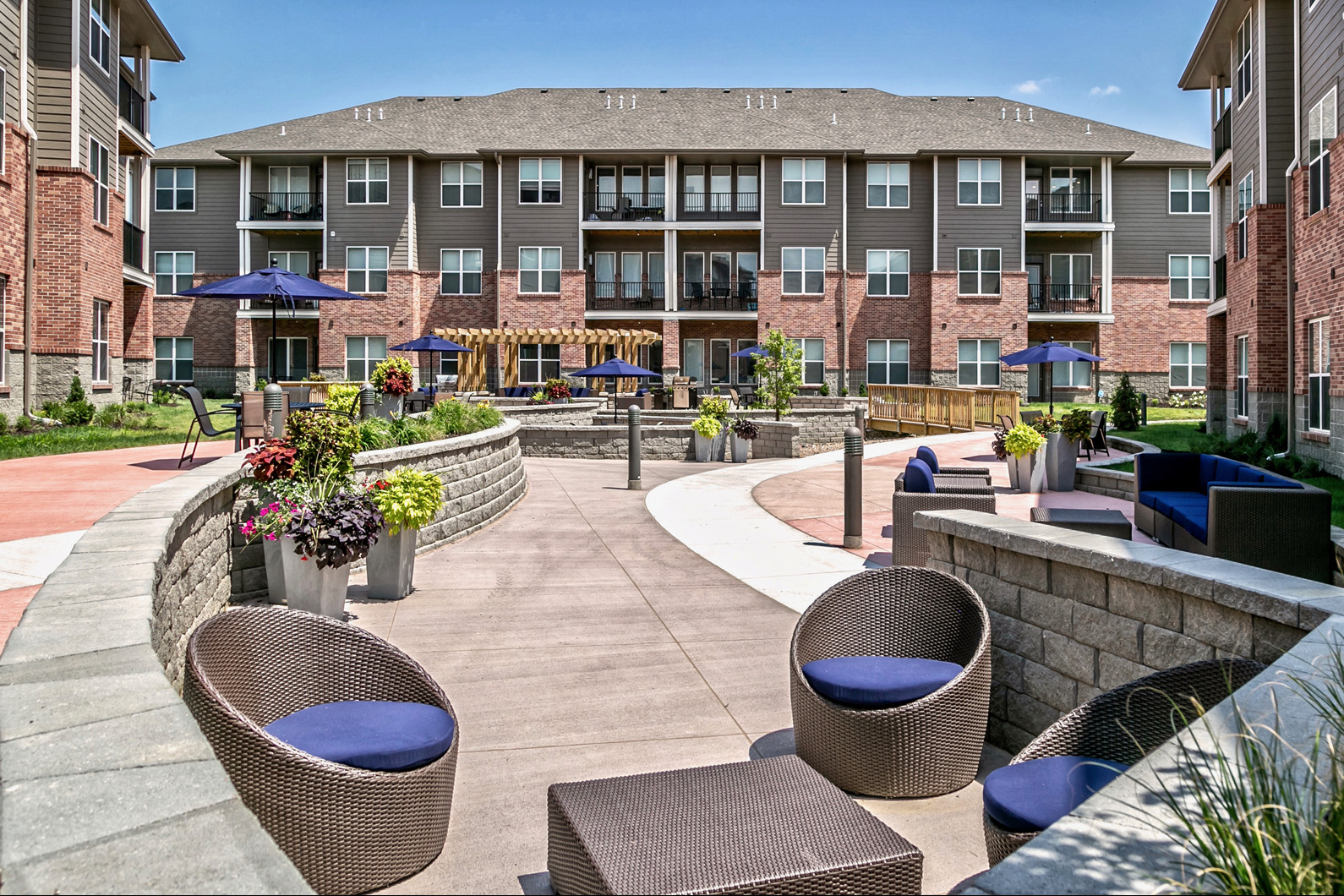 Courtyard at The Apartments at Lux 96 in Papillion, NE