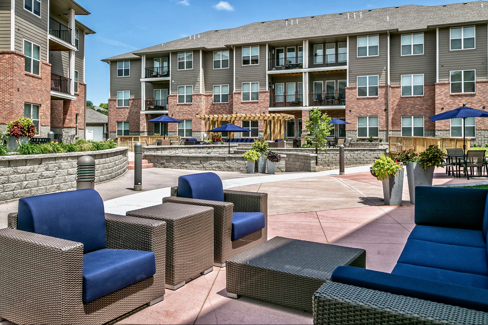Courtyard at The Apartments at Lux 96 in Papillion, NE