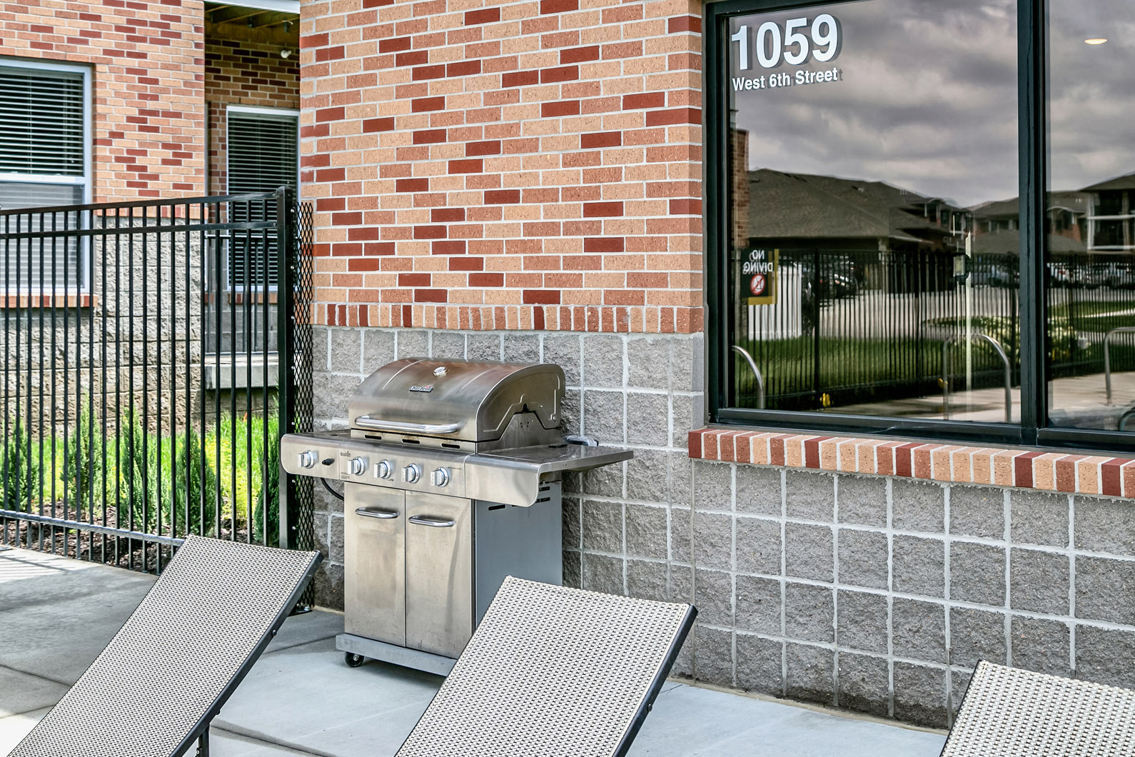 Grilling area at The Apartments at Lux 96 in Papillion, NE