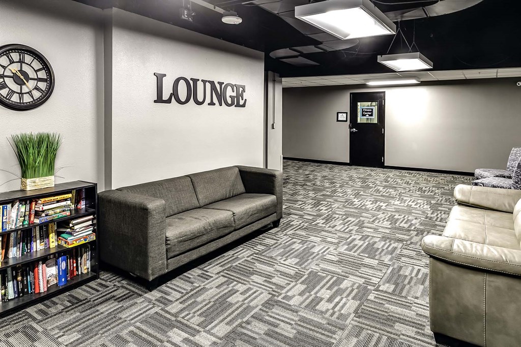 Community lounge at Orpheum Tower Apartments in Omaha, NE