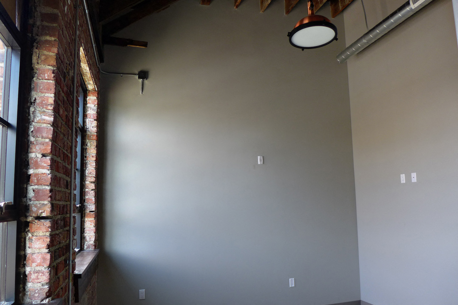 Studio, one and two-bedroom apartment homes in the historically-renovated Hupmobile Apartments in Omaha, NE