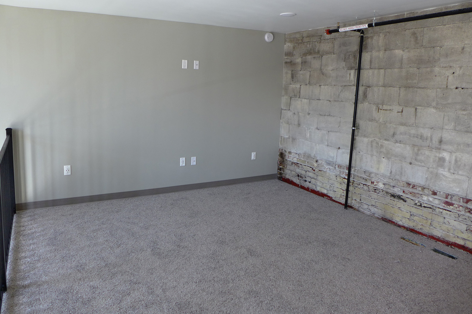 Studio, one and two-bedroom apartment homes in the historically-renovated Hupmobile Apartments in Omaha, NE