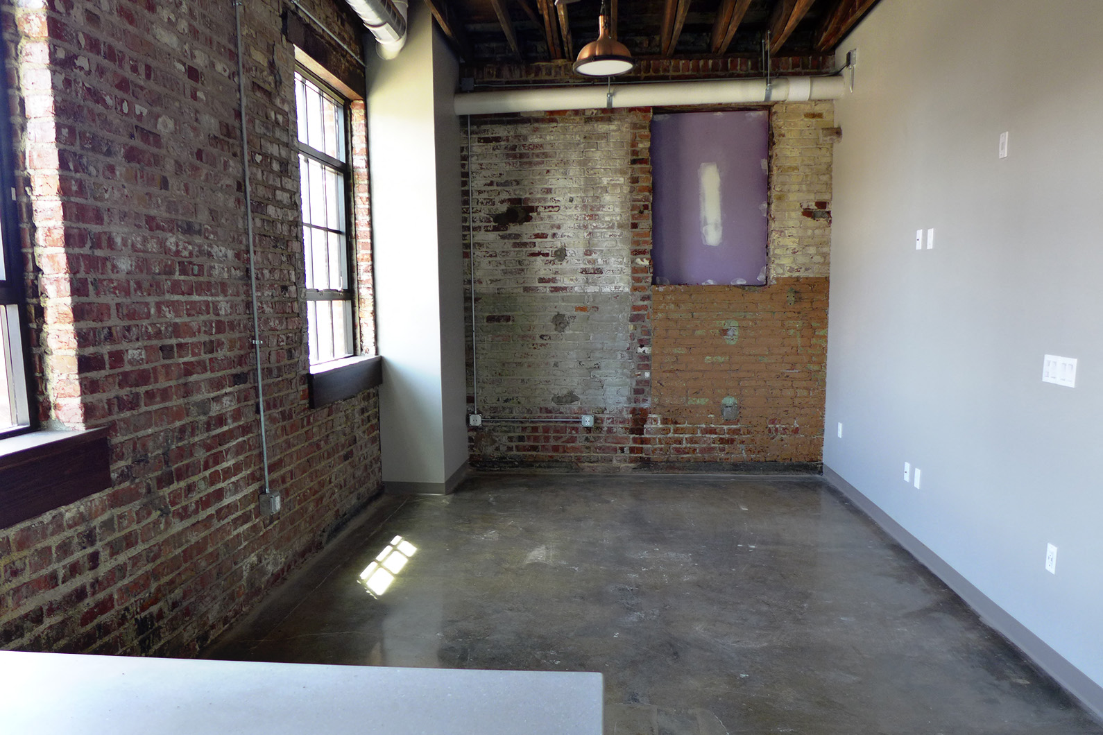 Studio, one and two-bedroom apartment homes in the historically-renovated Hupmobile Apartments in Omaha, NE