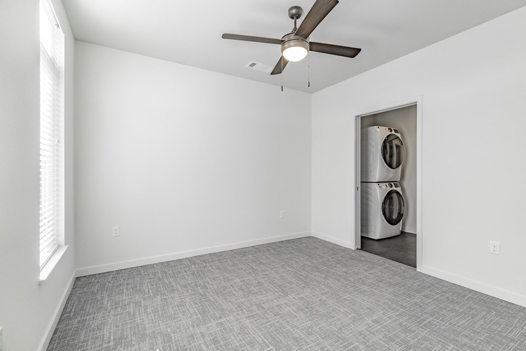 Large one and two bedroom apartment homes with amazing finishes. Washers and dryers included at Pinnacle Heights Apartments in Rogers, Arkansas.