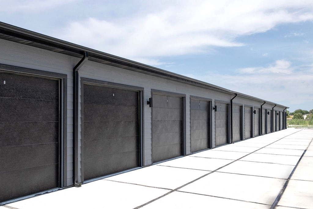 Garages at Cross Creek in Lexington, NE