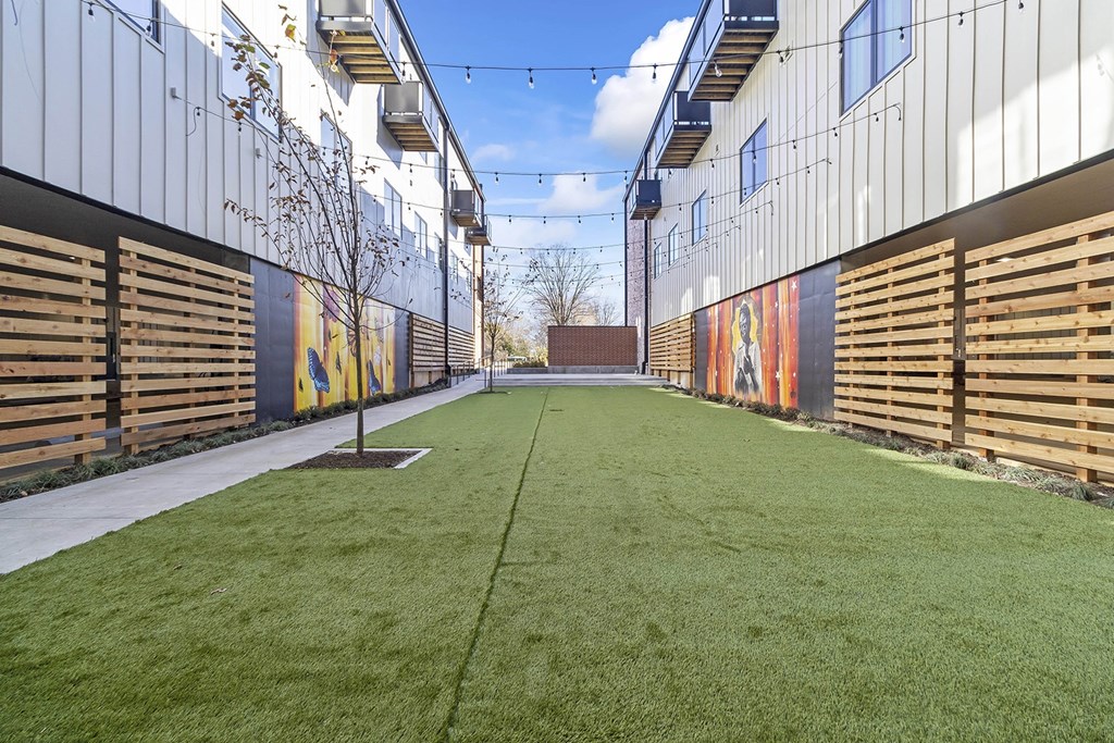 Private Outdoor Courtyard with Yard Games, Grills