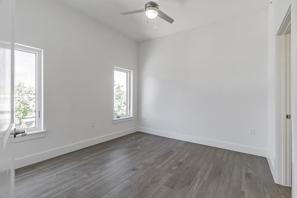 One and two bedroom apartment homes with large Windows at G at Market in Bentonville, AR