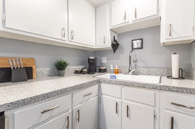 One and two bedroom apartment homes at at The Gateway at Skyline in Riverside, MO