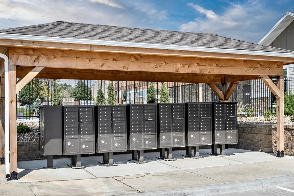 Package Receiving at Hanover Flats in Bennington, NE