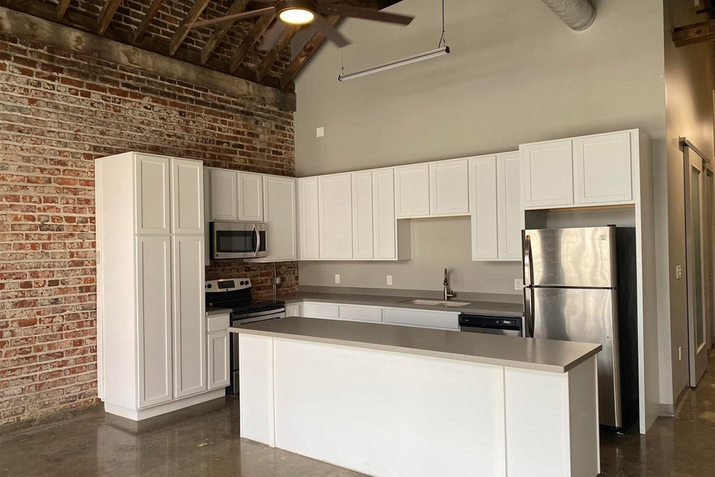 Studio, one and two-bedroom apartment homes in the historically-renovated Hupmobile Apartments in Omaha, NE