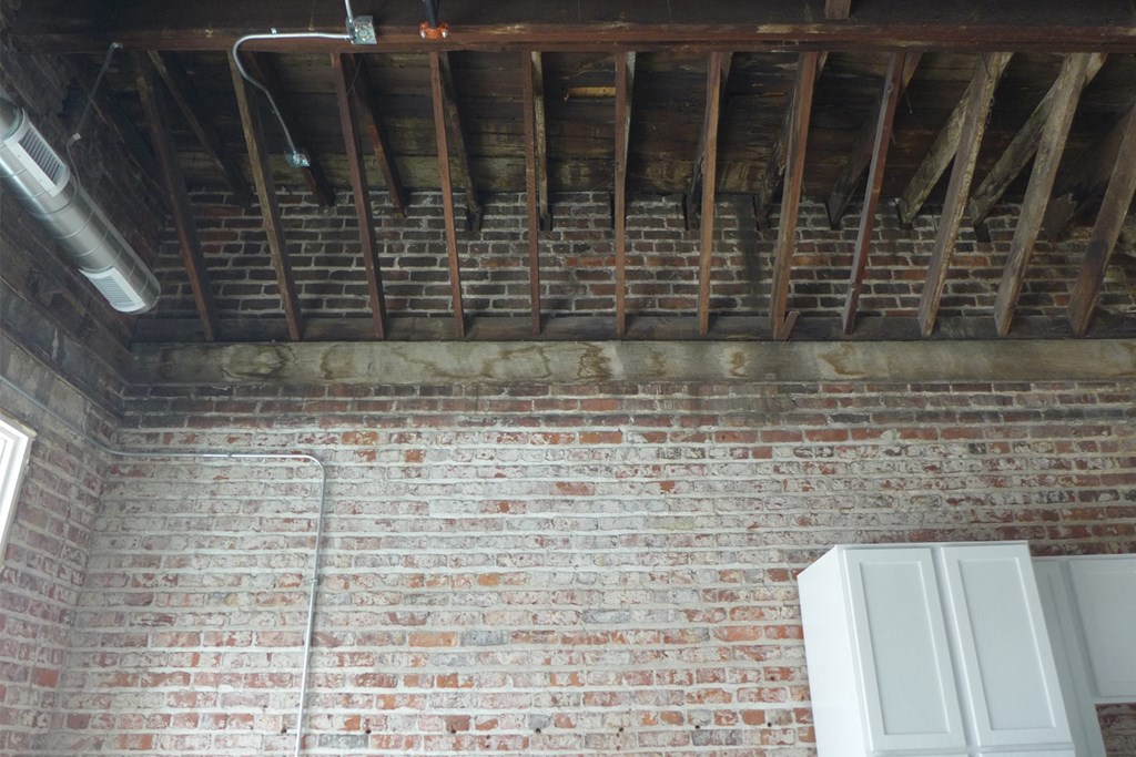 Studio, one and two-bedroom apartment homes in the historically-renovated Hupmobile Apartments in Omaha, NE