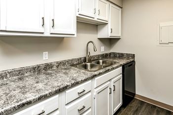 Fully equipped kitchens at Oakwood Trail Apartments in Omaha, NE