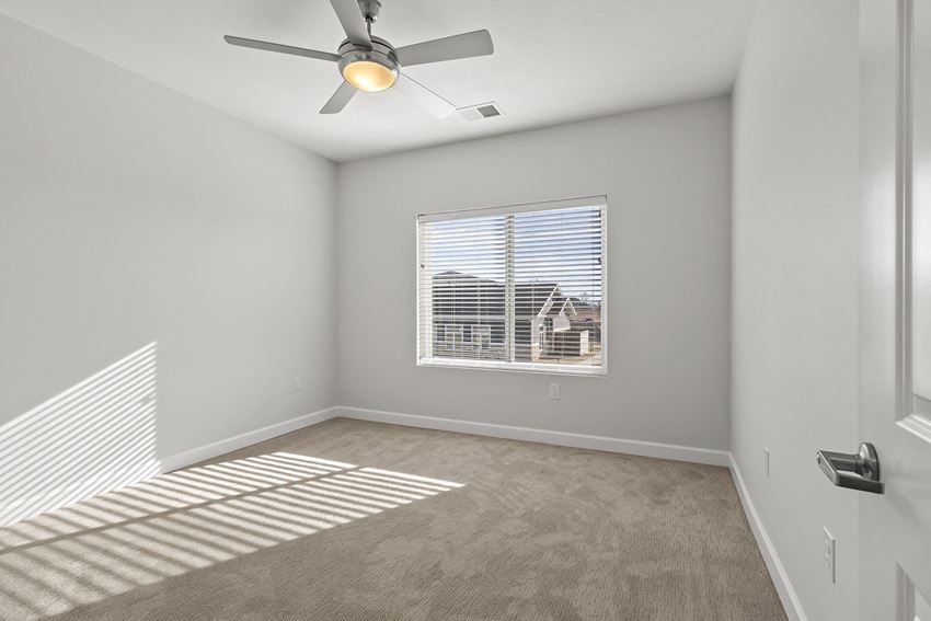 Page Living At Pinnacle Hills Apartments, 5050 W Highland Knolls Rd