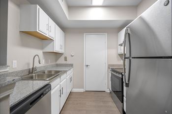 Stainless steel appliances at Parham Pointe Apartments in Little Rock, AR