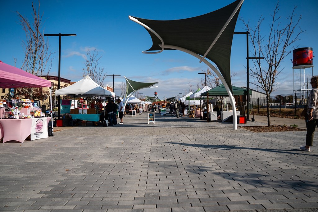 Convenient Rogers Location at Shadowbrooke Village in Rogers, AR